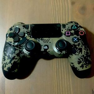 PS4 Camouflaged Controller